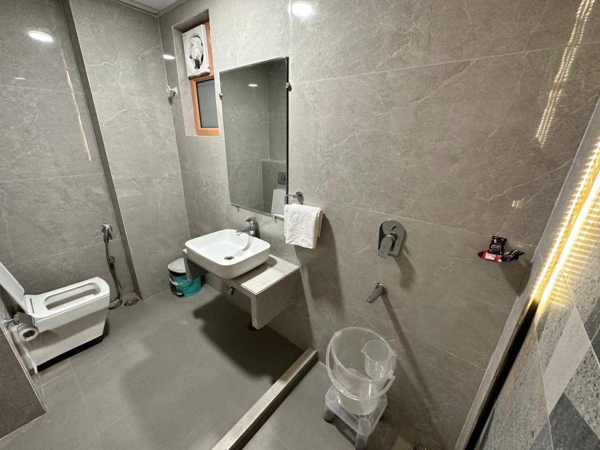 Hotel Pinaka Inn Лакнау Екстериор снимка
