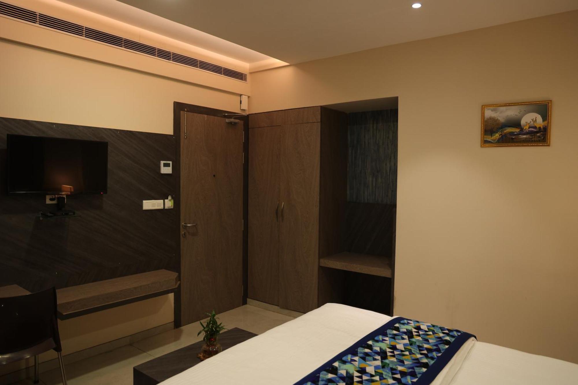 Hotel Pinaka Inn Лакнау Екстериор снимка