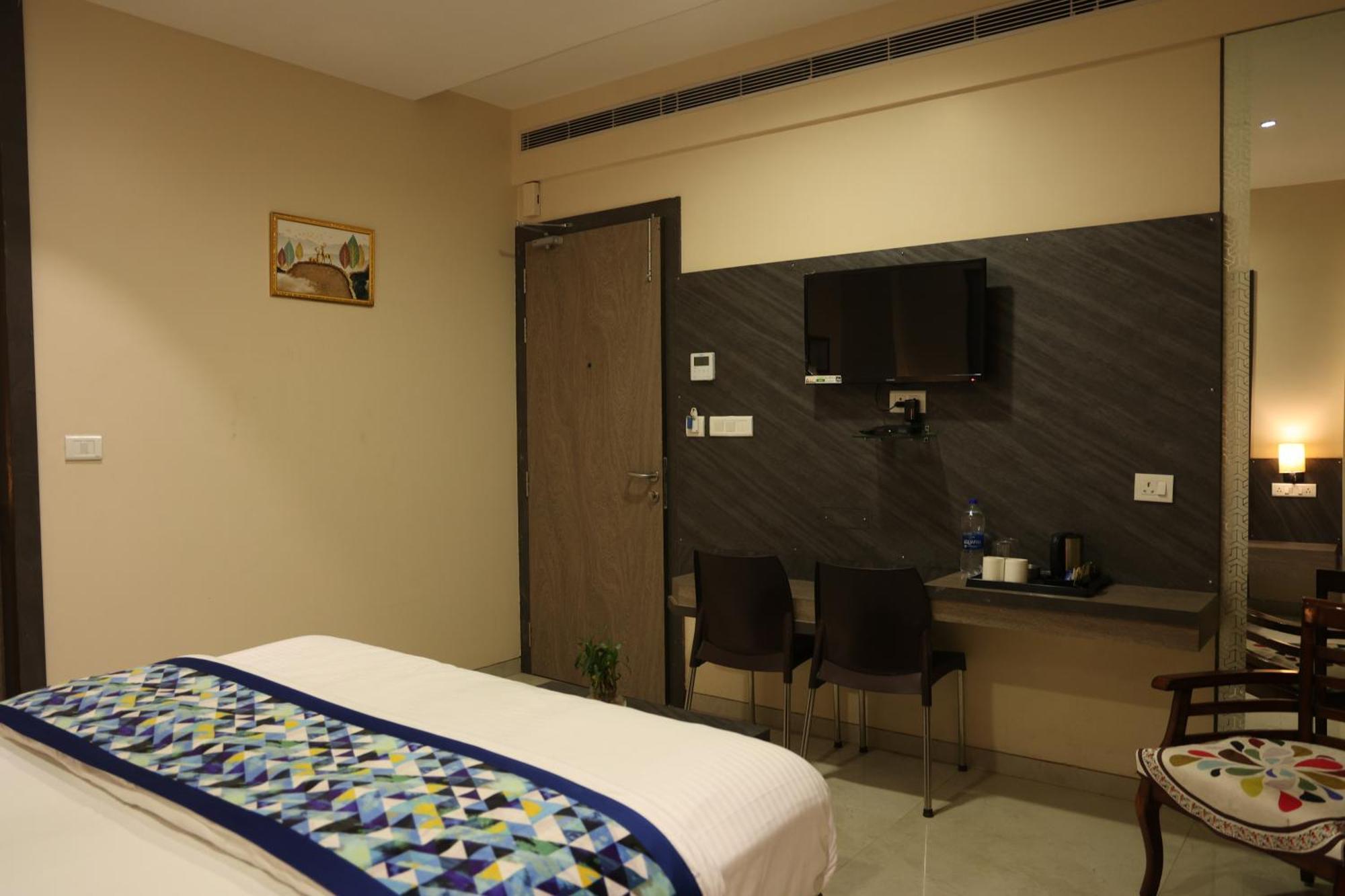 Hotel Pinaka Inn Лакнау Екстериор снимка