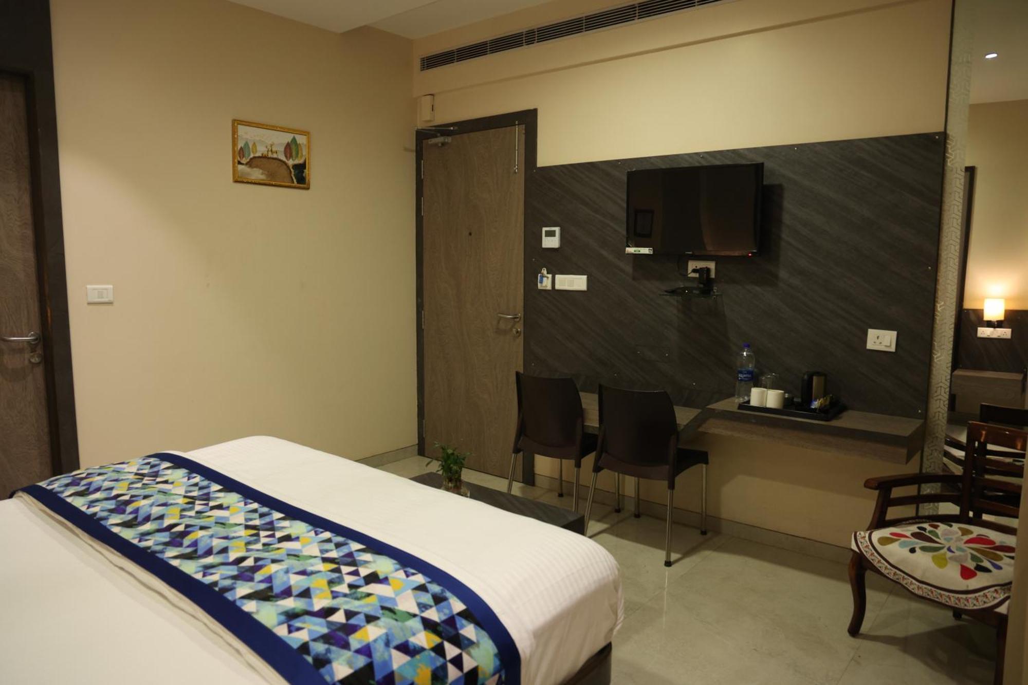 Hotel Pinaka Inn Лакнау Екстериор снимка