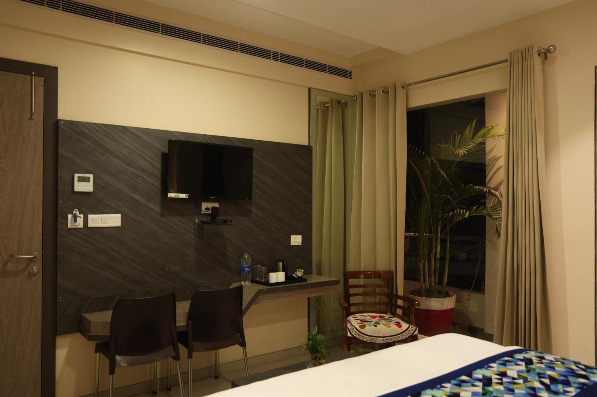 Hotel Pinaka Inn Лакнау Екстериор снимка