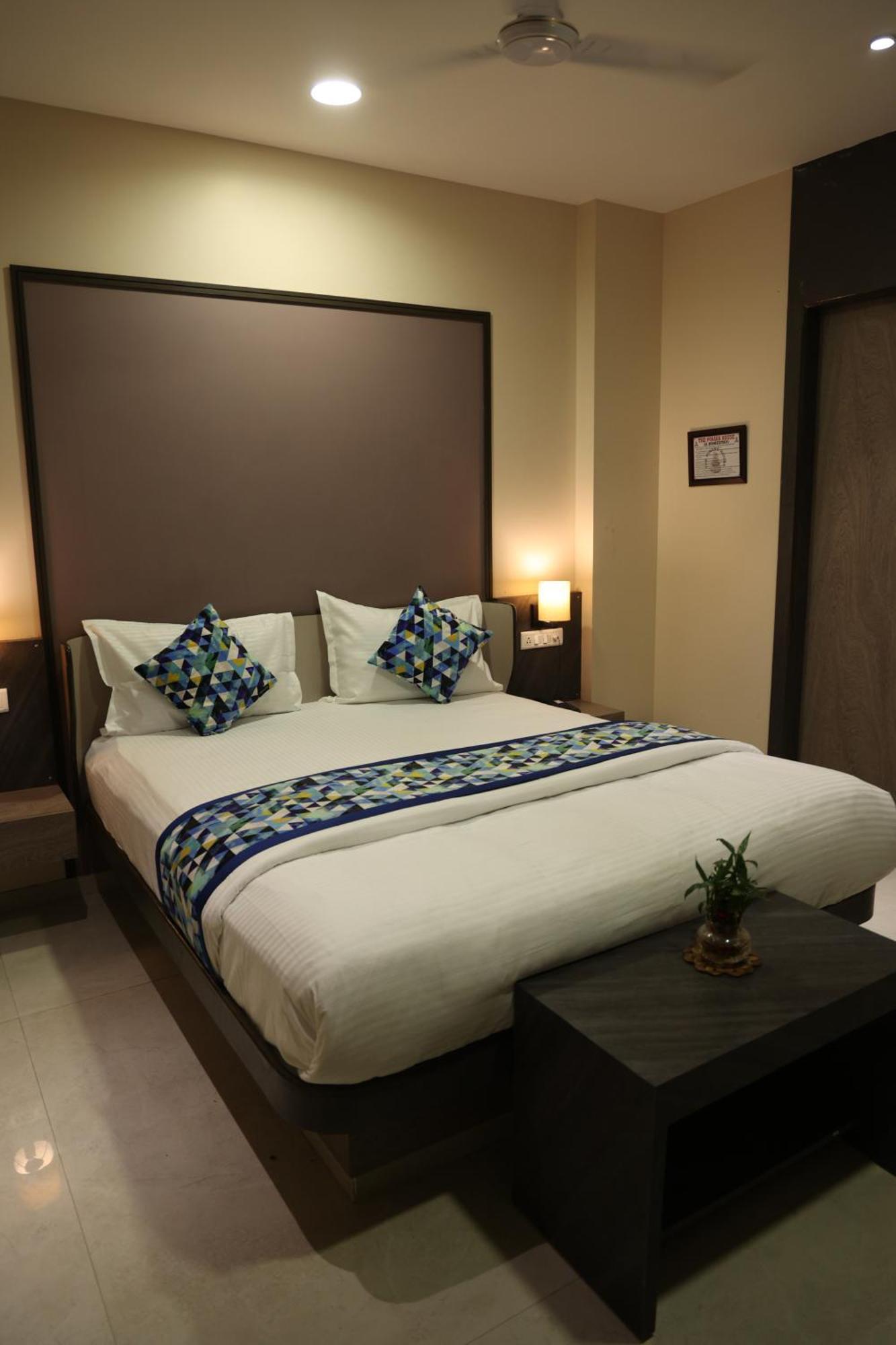 Hotel Pinaka Inn Лакнау Екстериор снимка
