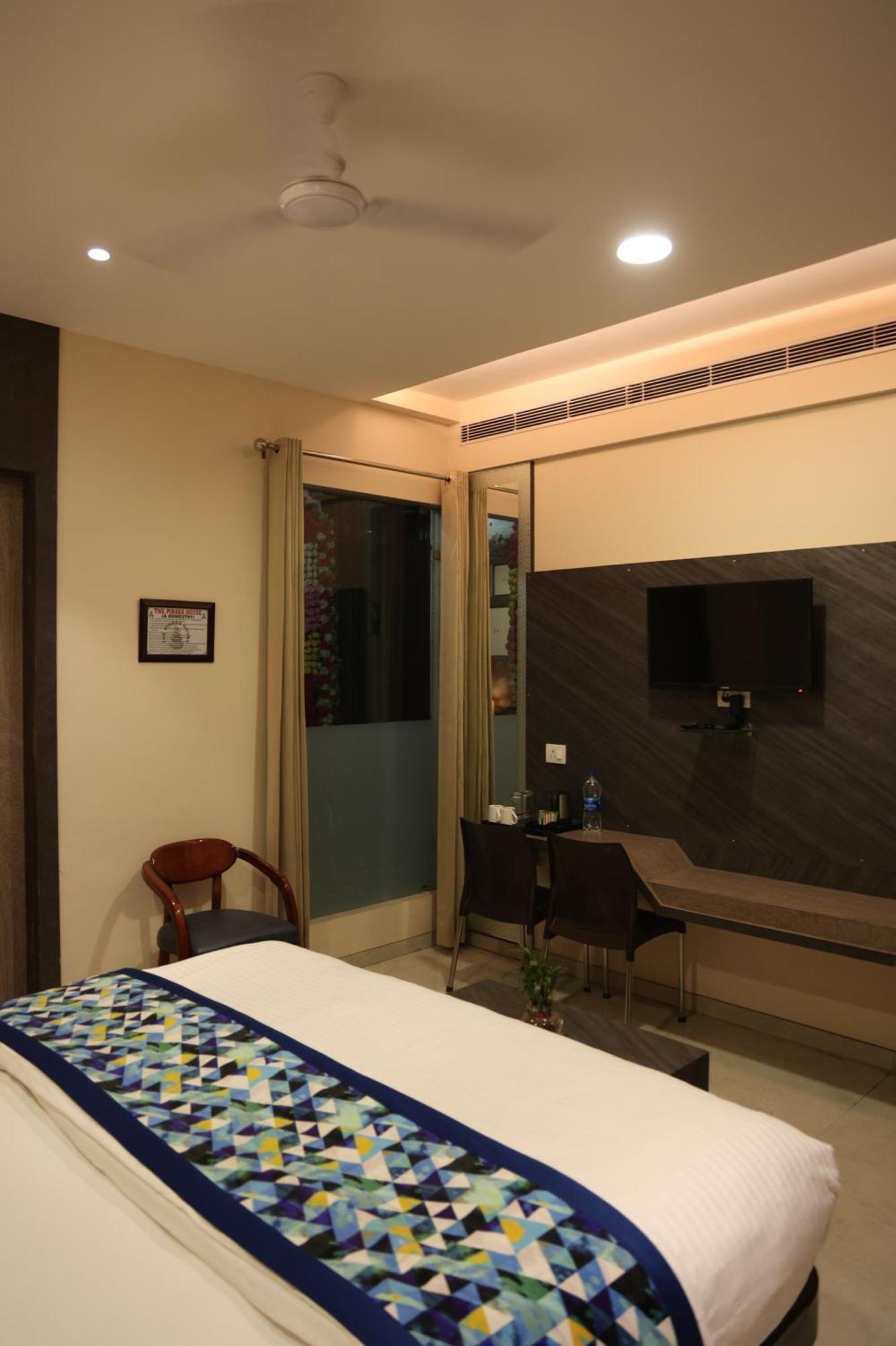 Hotel Pinaka Inn Лакнау Екстериор снимка
