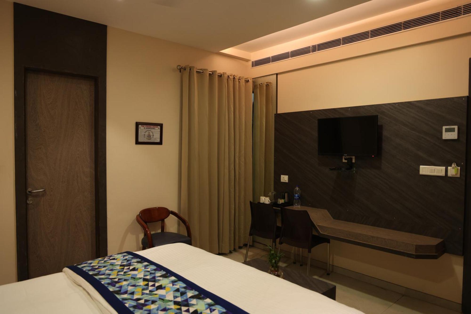 Hotel Pinaka Inn Лакнау Екстериор снимка