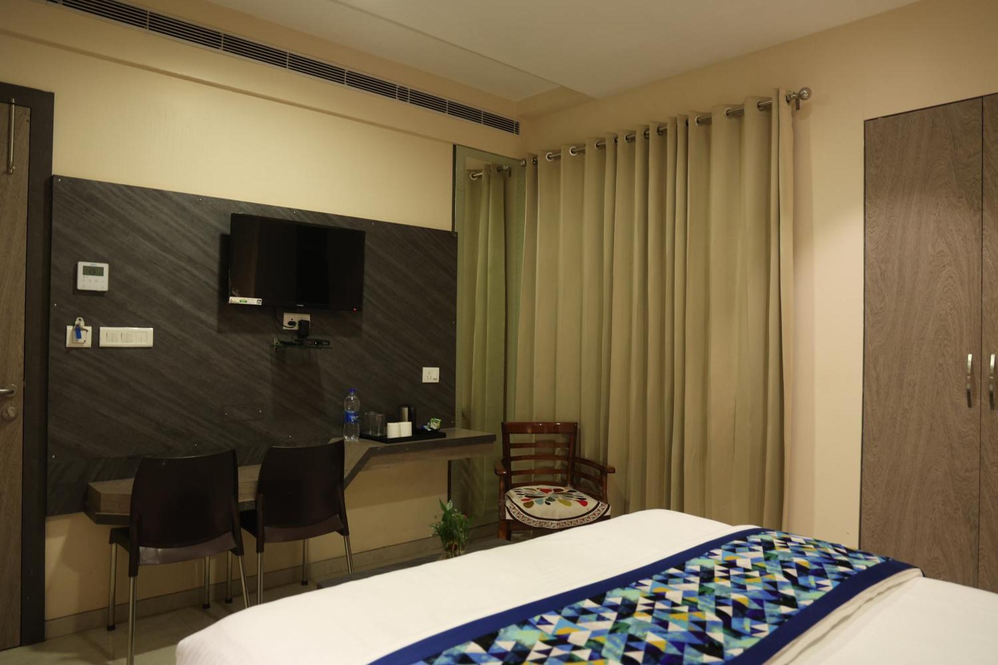 Hotel Pinaka Inn Лакнау Екстериор снимка