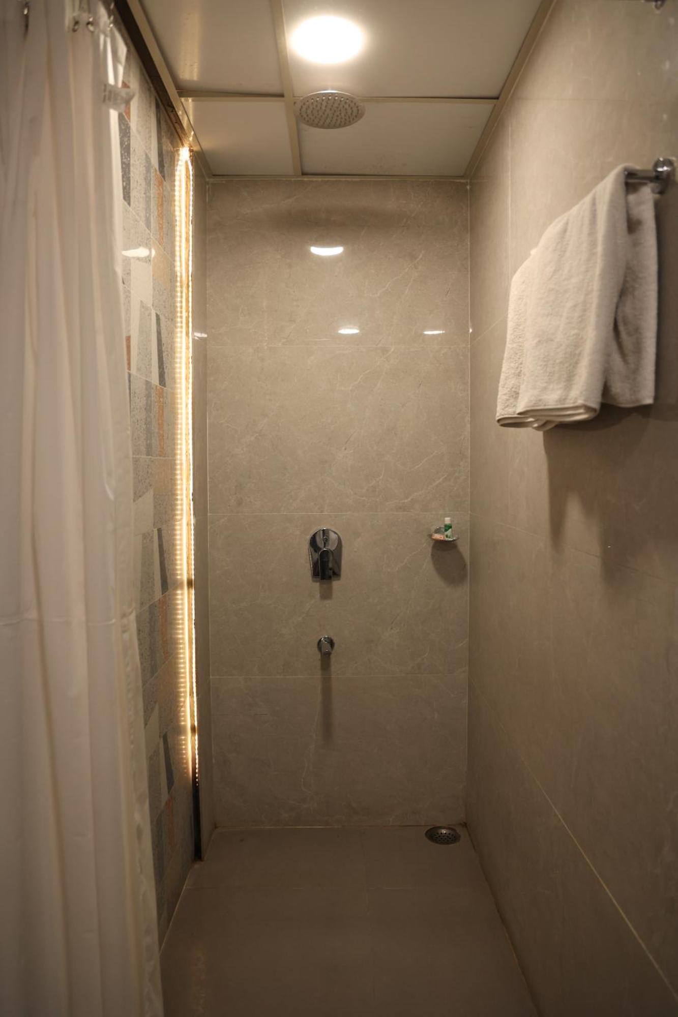 Hotel Pinaka Inn Лакнау Екстериор снимка
