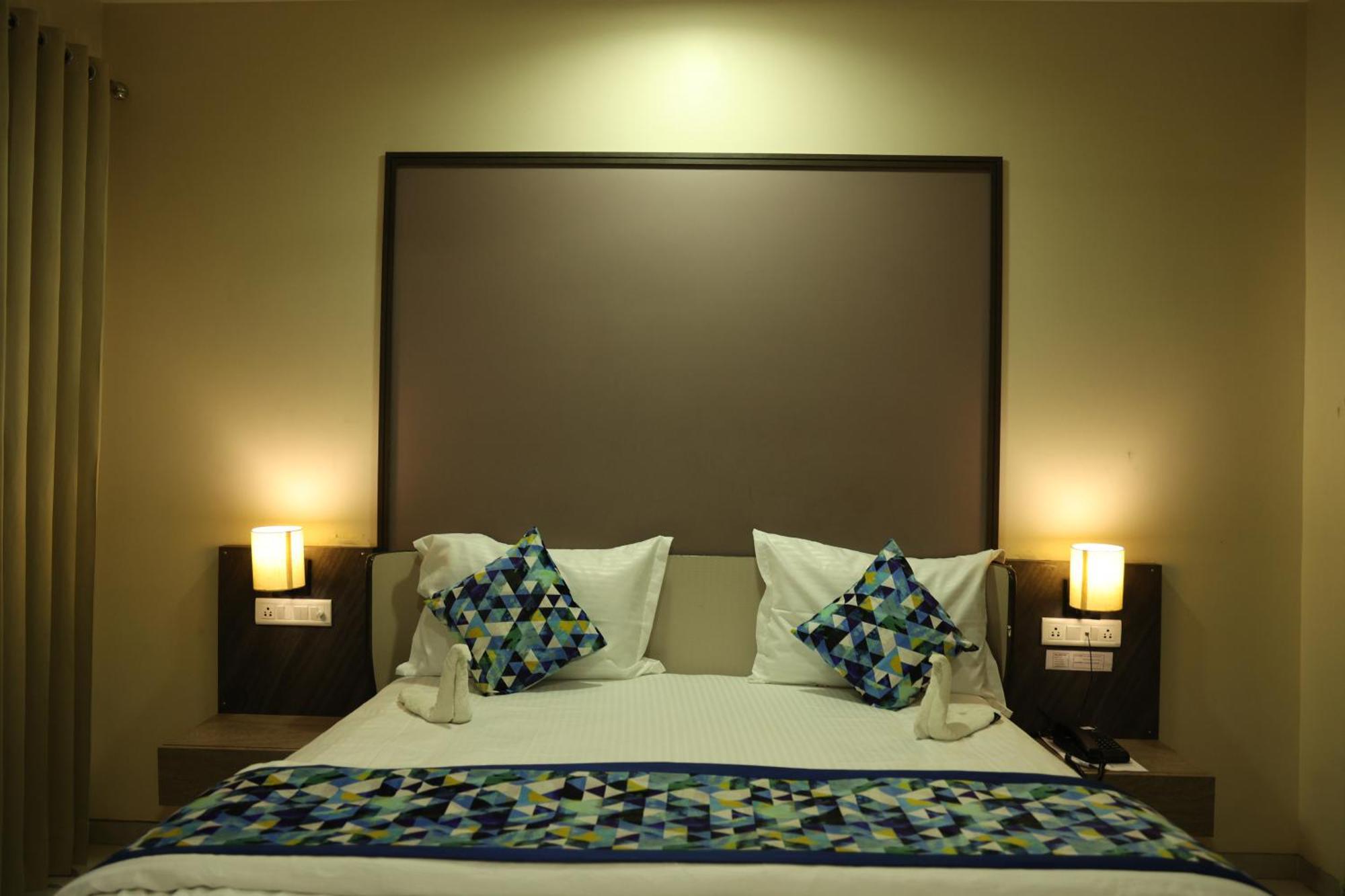 Hotel Pinaka Inn Лакнау Екстериор снимка