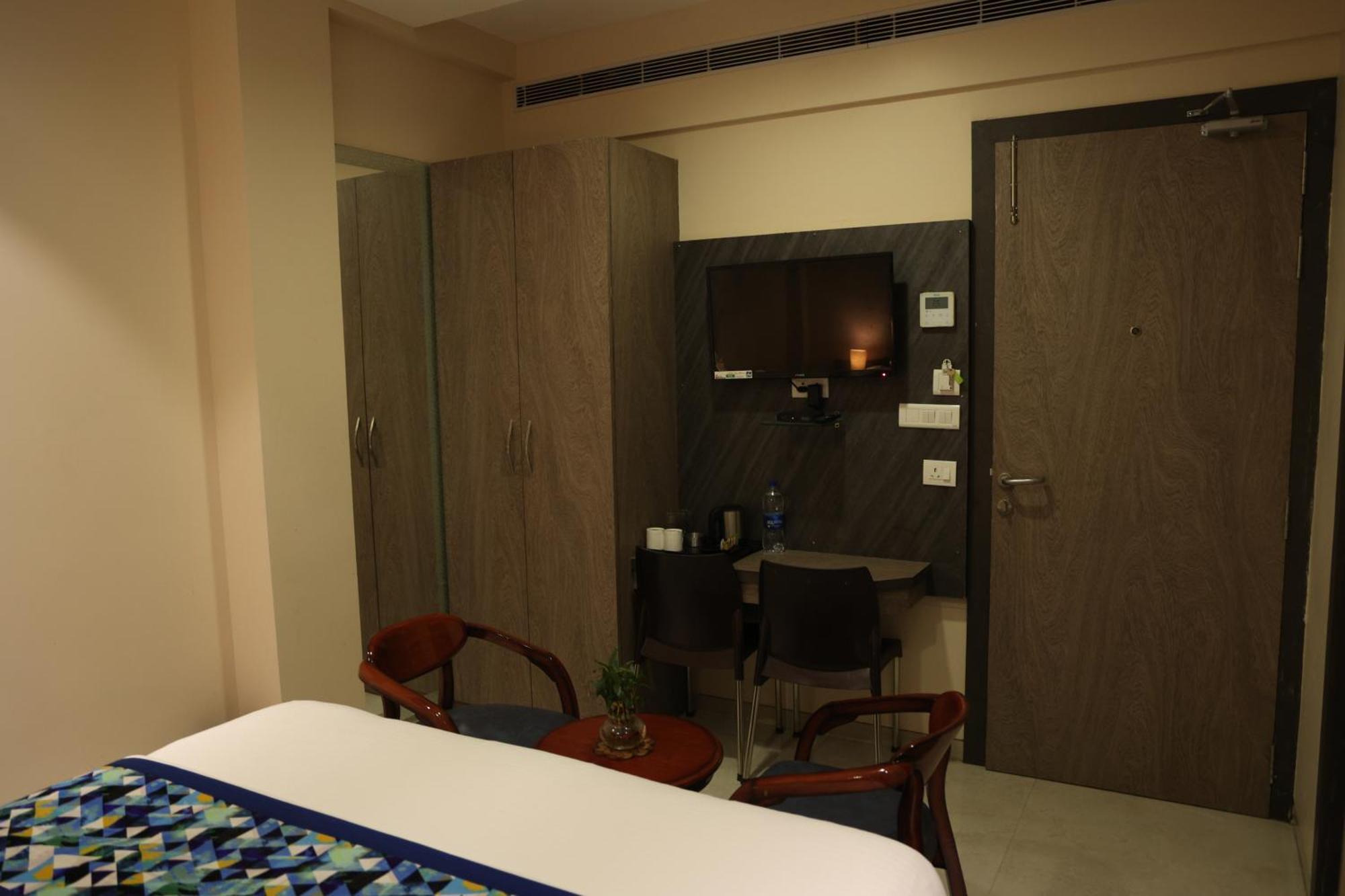 Hotel Pinaka Inn Лакнау Екстериор снимка