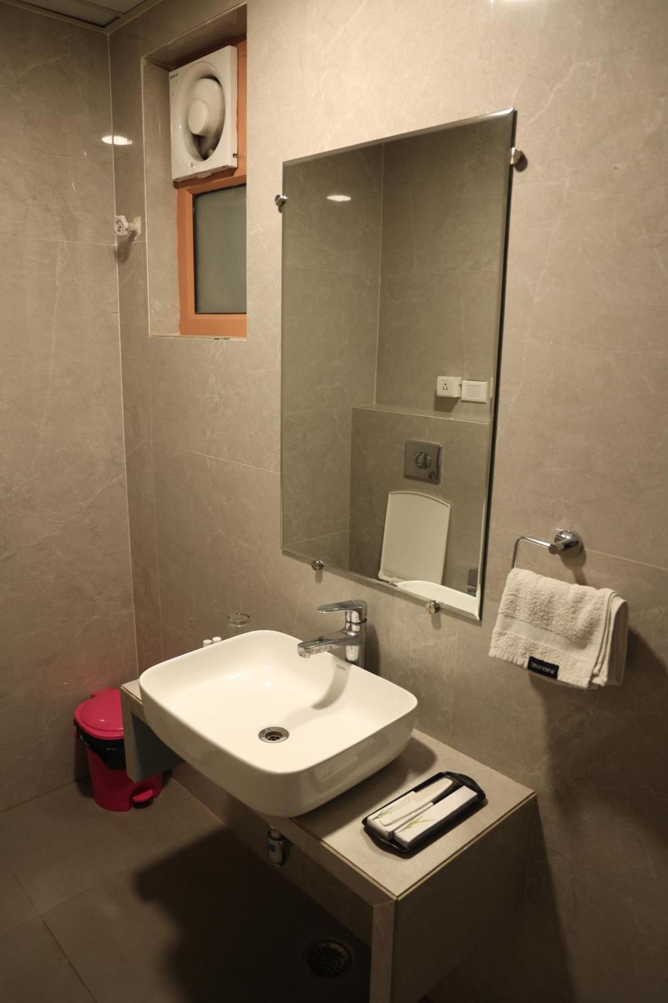 Hotel Pinaka Inn Лакнау Екстериор снимка