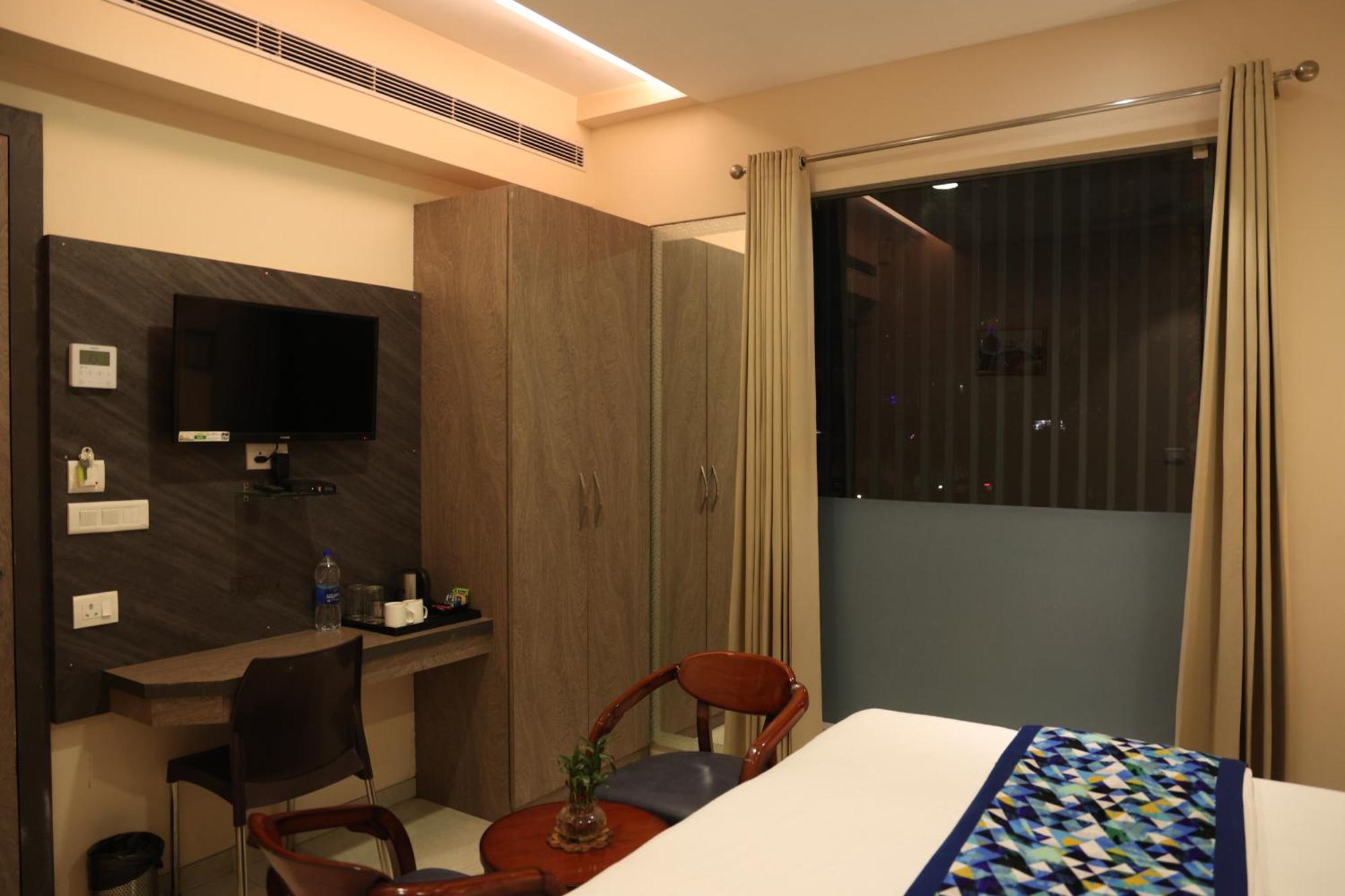Hotel Pinaka Inn Лакнау Екстериор снимка